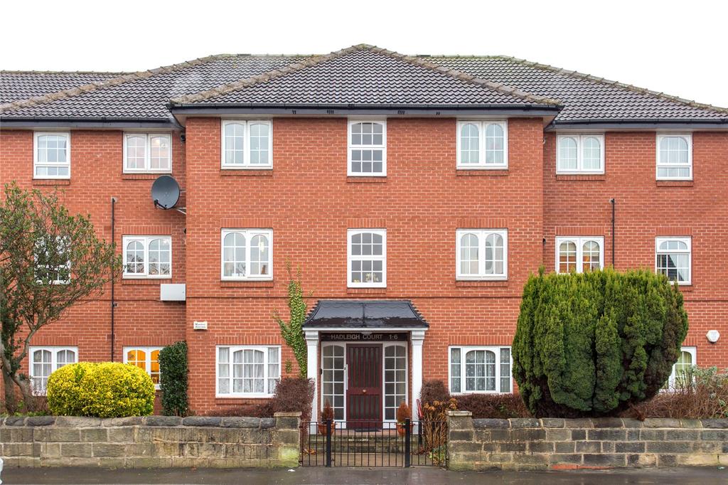 Hadleigh Court, Moortown, Leeds, LS17... 2 bed flat £700 pcm (£162 pw)