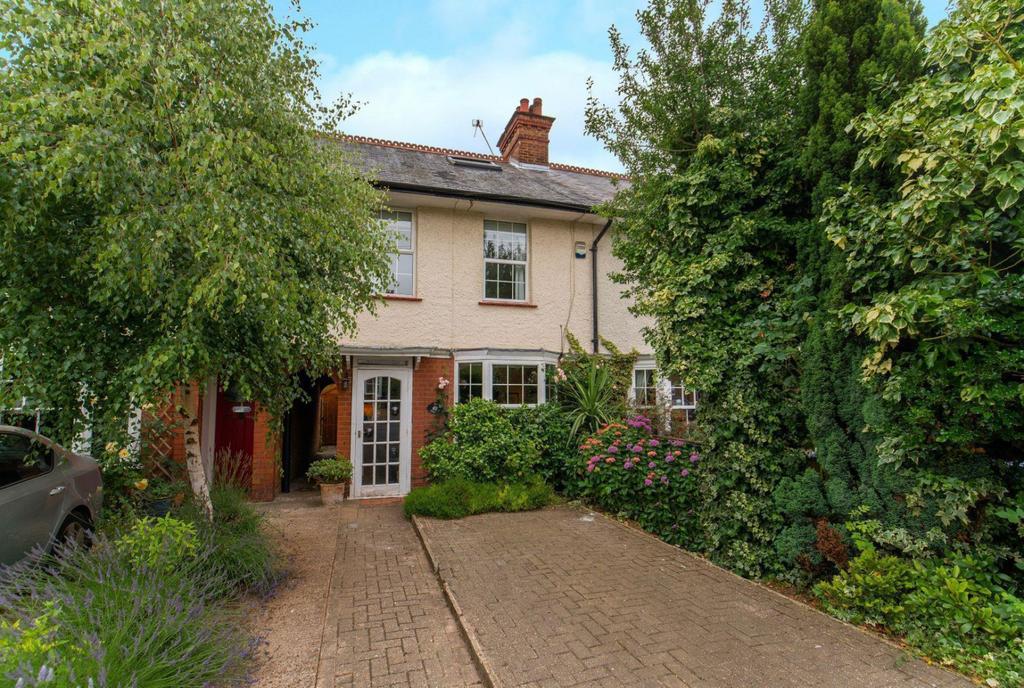Lexham Gardens, Amersham, Buckinghamshire, HP6 3 bed terraced house £