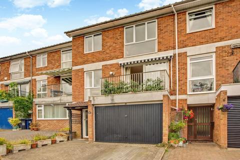 27 Highover Park, Amersham, HP7 0BP
