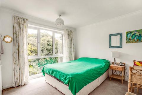 27 Highover Park, Amersham, HP7 0BP