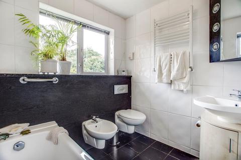 27 Highover Park, Amersham, HP7 0BP