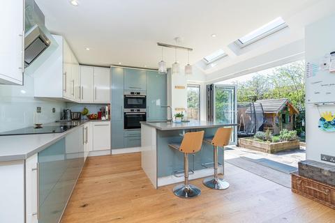 5 Cedar Grove, Amersham, HP7 9BG