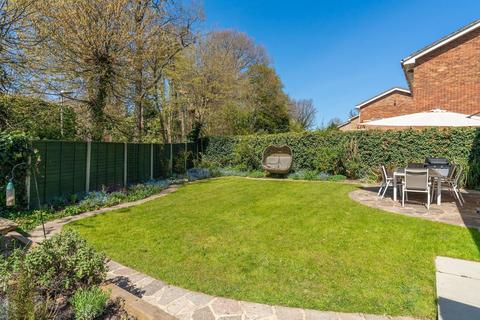 5 Cedar Grove, Amersham, HP7 9BG