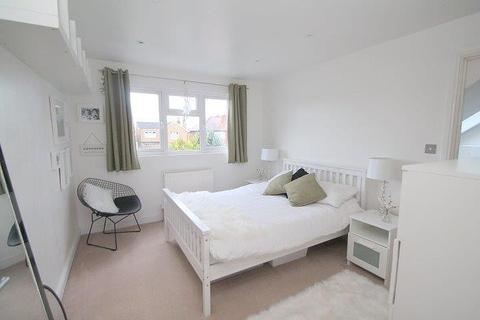 24 Tennyson Road, Ashford, TW15 2LN