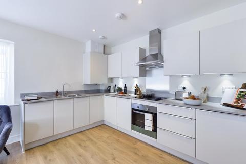 2 bedroom apartment for sale - Maple House, 1 Gatehouse Close, Ashford, Middlesex, TW15