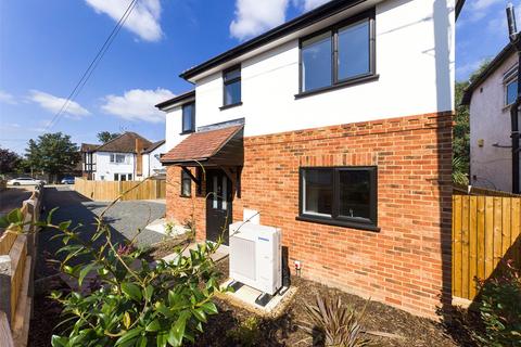 13a Elmsway, Ashford, TW15 2SH