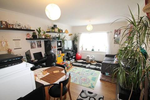 110 Whitley Close, Stanwell, Staines-upon-thames, TW19 7EY