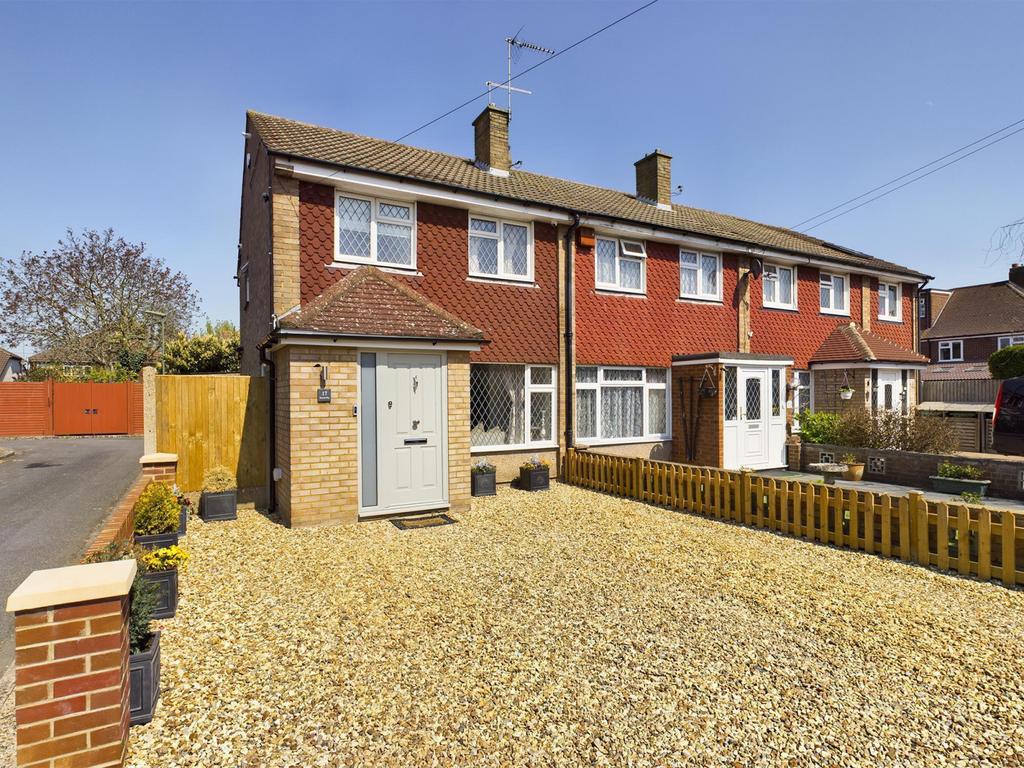 Stroud Way, Ashford, Surrey, TW15 3 bed end of terrace house for sale