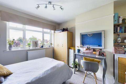 14 Windsor Drive, Ashford, TW15 3JE