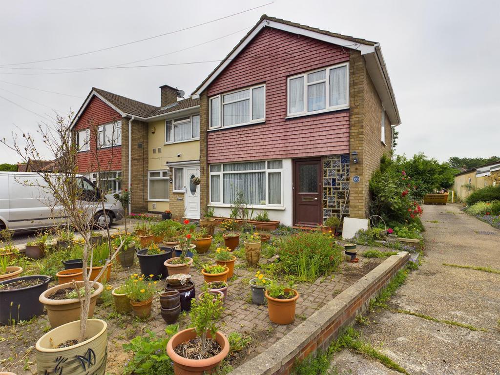 Oaks Road, Stanwell Village, Stanwell, Middlesex, TW19 3 bed semi