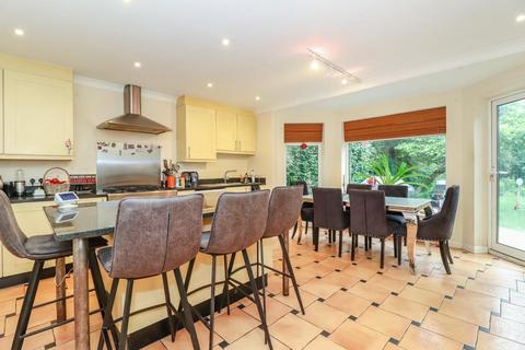 17 Tilsworth Road, Beaconsfield, HP9 1TR