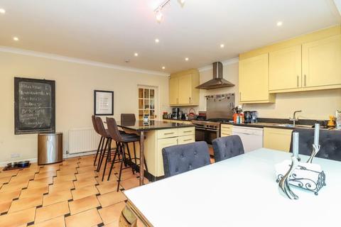 17 Tilsworth Road, Beaconsfield, HP9 1TR