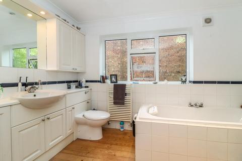 17 Tilsworth Road, Beaconsfield, HP9 1TR