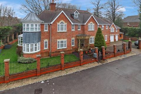 6 bedroom detached house for sale - Priests Paddock, Knotty Green, Beaconsfield, Buckinghamshire, HP9