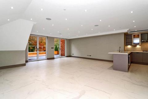4, Milton Court, 96 Gregories Road, Beaconsfield, HP9 1HL