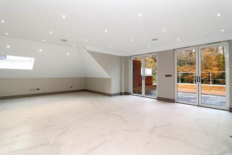 4, Milton Court, 96 Gregories Road, Beaconsfield, HP9 1HL