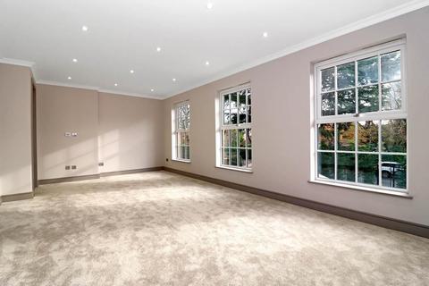 4, Milton Court, 96 Gregories Road, Beaconsfield, HP9 1HL