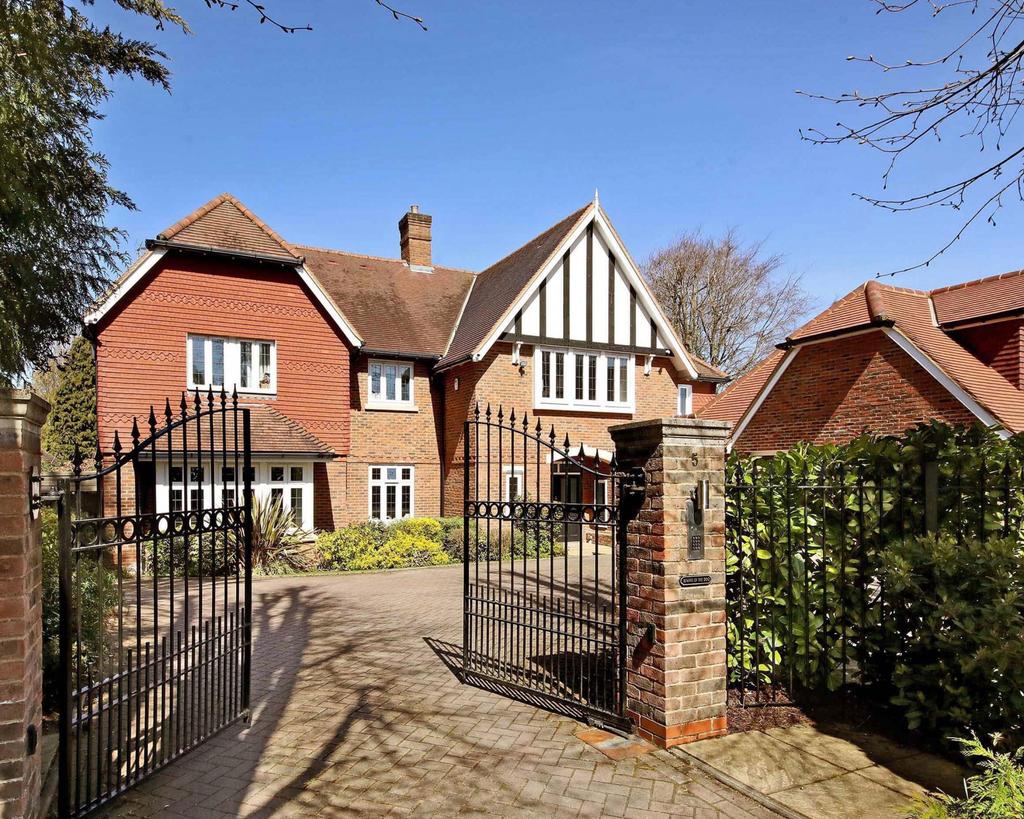 Brownswood Road, Beaconsfield, Buckinghamshire, HP9 6 bed detached house £2,700,000