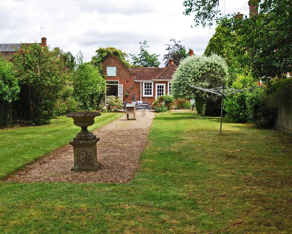 Sandelswood End, Beaconsfield... 4 bed bungalow for sale £1,225,000