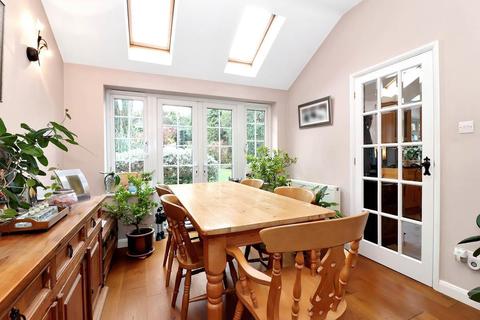 24 Malthouse Square, Beaconsfield, HP9 2LD