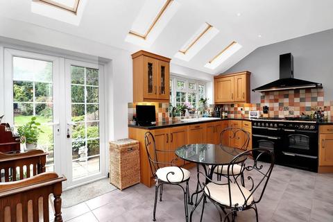 24 Malthouse Square, Beaconsfield, HP9 2LD
