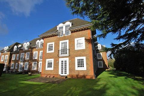 2 bedroom apartment to rent, Wilton Court, Crossways, Beaconsfield, Buckinghamshire, HP9