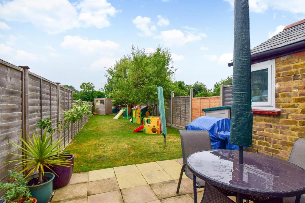 Gore Road, Burnham, Buckinghamshire, SL1 3 bed semidetached house £