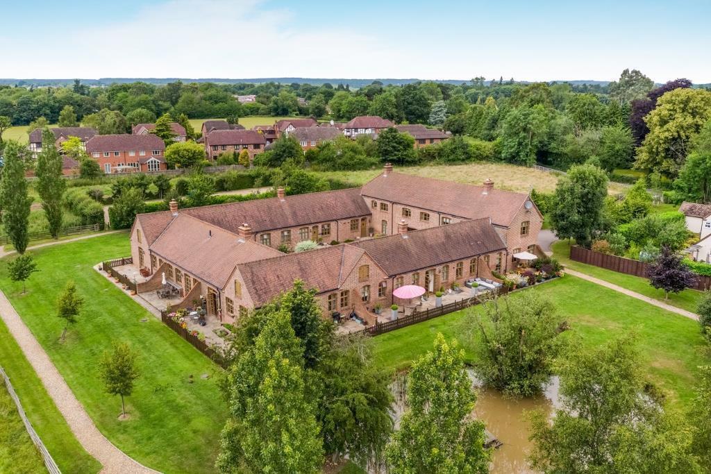 Henry Mash Court, Lycrome Road... 2 bed barn conversion £485,000