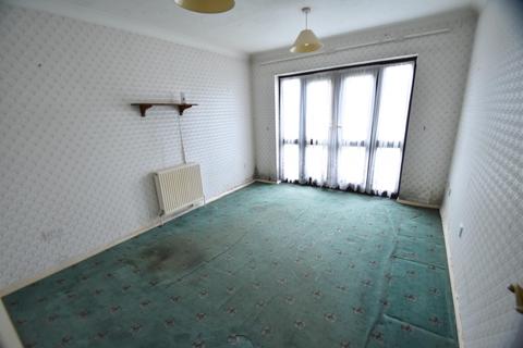 2 bedroom apartment for sale - Brook Court, Watermeadow, Chesham, Buckinghamshire, HP5