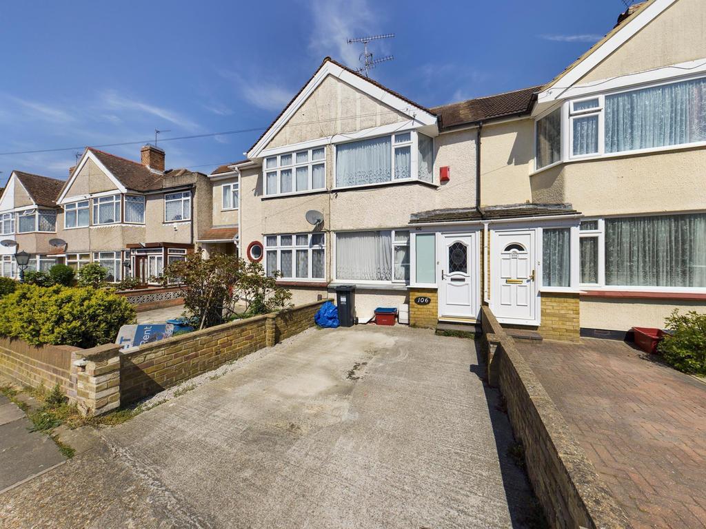 Guildford Avenue, Feltham, Greater London, TW13 2 bed terraced house