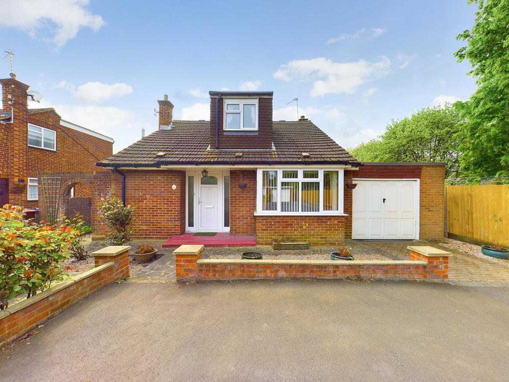 Mill Way, Feltham, Greater London, TW14 4 bed bungalow £550,000