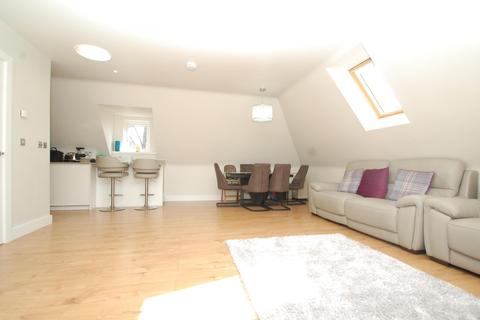 2 bedroom apartment for sale - Butlers Court, Gerrards Cross Road, Stoke Poges, Buckinghamshire, SL2