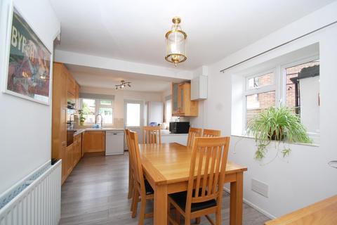 49 Pinewood Green, Iver, SL0 0QN