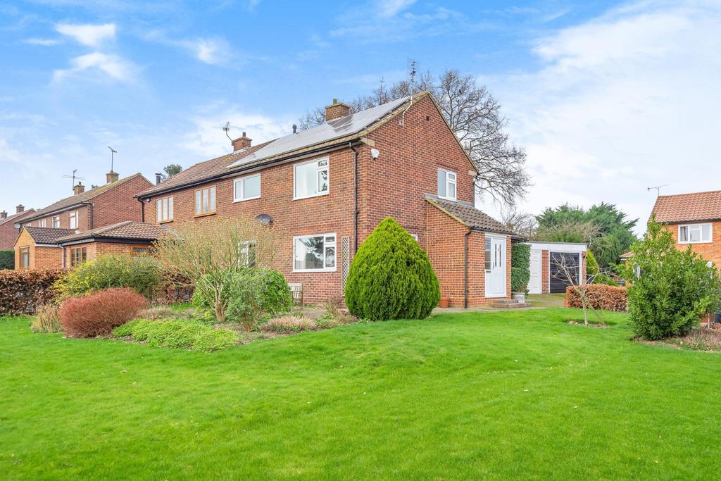 Penn Meadow, Stoke Poges... 4 bed semidetached house £540,000