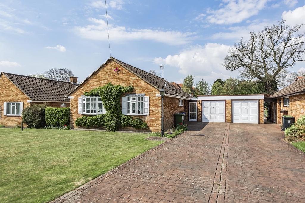 Penn Meadow, Stoke Poges, Buckinghamshire, SL2 3 bed detached house £
