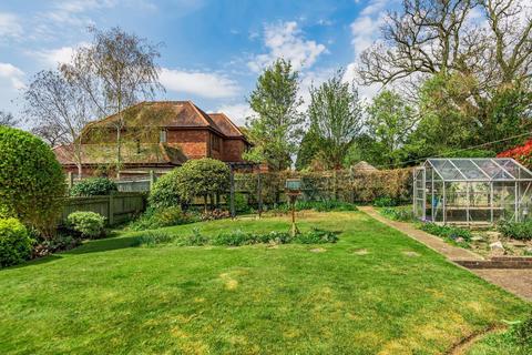 9 Penn Meadow, Stoke Poges, Slough, SL2 4EB