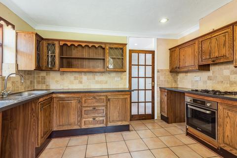 9 Penn Meadow, Stoke Poges, Slough, SL2 4EB
