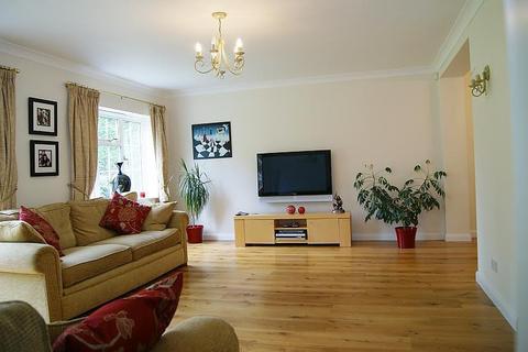 25 High Beeches, Gerrards Cross, SL9 7HX