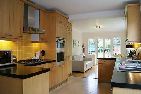 25 High Beeches, Gerrards Cross, SL9 7HX