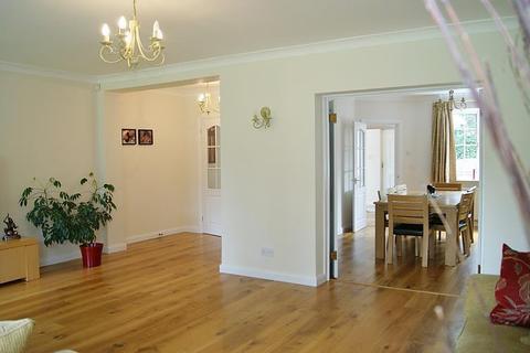 25 High Beeches, Gerrards Cross, SL9 7HX
