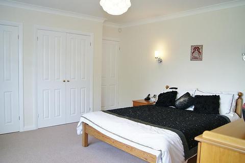 25 High Beeches, Gerrards Cross, SL9 7HX