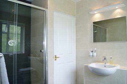 25 High Beeches, Gerrards Cross, SL9 7HX