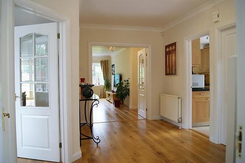 25 High Beeches, Gerrards Cross, SL9 7HX
