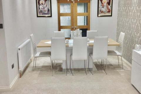 22 Laurel Avenue, Slough, SL3 7DG