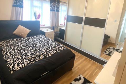 22 Laurel Avenue, Slough, SL3 7DG