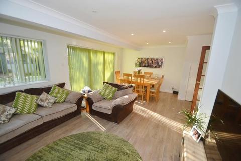 8 Gilmore Close, Slough, SL3 7BD