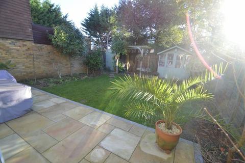 8 Gilmore Close, Slough, SL3 7BD