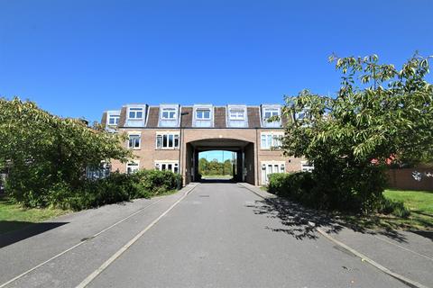 1 bedroom apartment for sale, Clarence Court, 580-588 London Road, Langley, Berkshire, SL3