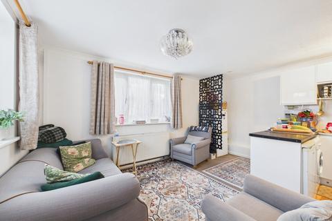 1 bedroom apartment to rent, Mountbatten Close, Slough, Berkshire, SL1