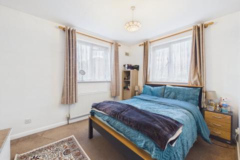 1 bedroom apartment to rent, Mountbatten Close, Slough, Berkshire, SL1